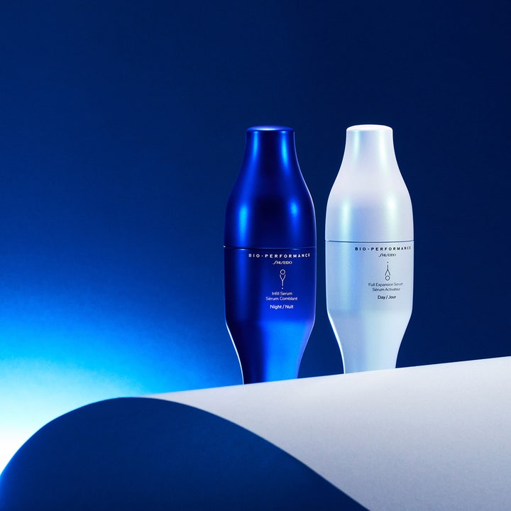 Shiseido Bio-Performance Skin Filler Duo Serum 60ml giver fastere hud med en blå natserum og hvid dagserum