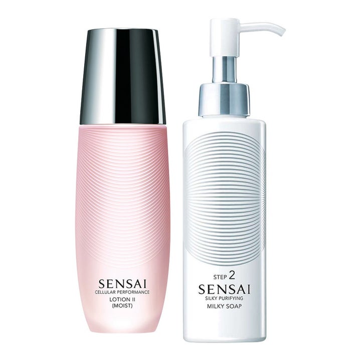 Sensai Cellular Performance Lotion II og Milky Soap hudpleje i lyserød flaske med sølvlåg og hvid pumpeflaske