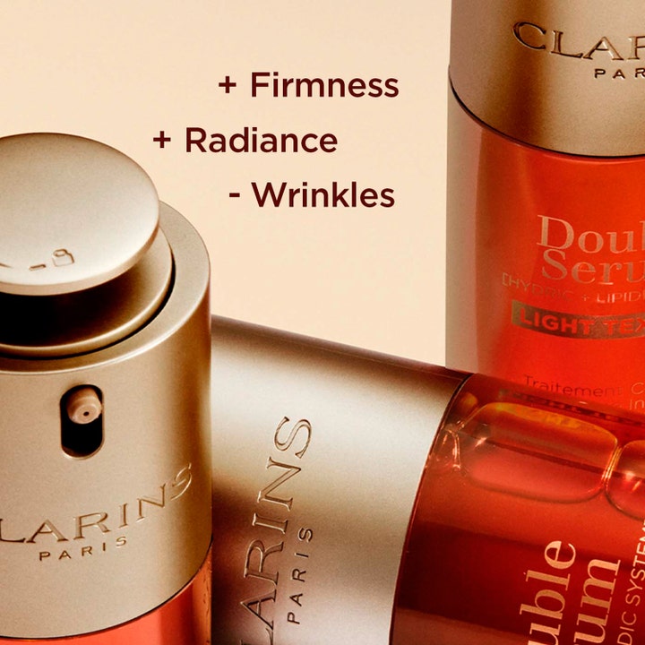 Clarins Double Serum Light Texture 30 ml opstrammende serum i guldflaske med tekst om Firmness Radiance og Wrinkles