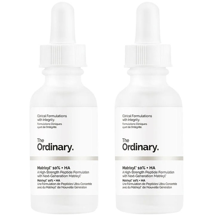 The Ordinary Matrixyl 10% HA 2-pak serum mod rynker i to hvide glasflasker med hvide pipetter.