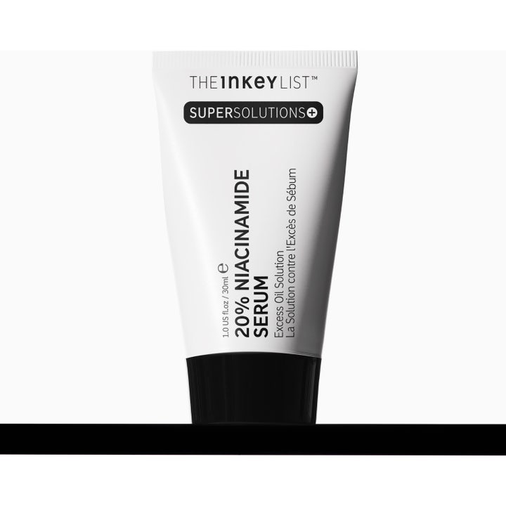 The INKEY List Niacinamide Serum 30 ml ansigtsserum mod urenheder har en klar og letflydende geltekstur