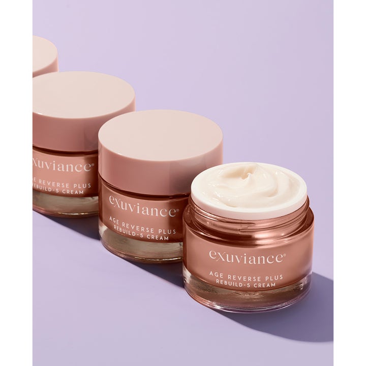 Exuviance Age Reverse + Rebuild-5 Cream 50 ml opstrammende ansigtscreme i roseguld krukke med cremet tekstur