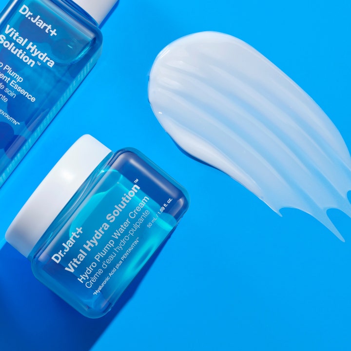 Dr.Jart+ Vital Hydra Solution Hydro Plump Water Cream 50 ml fugtgivende dagcreme i blå krukke med hvid tekstur