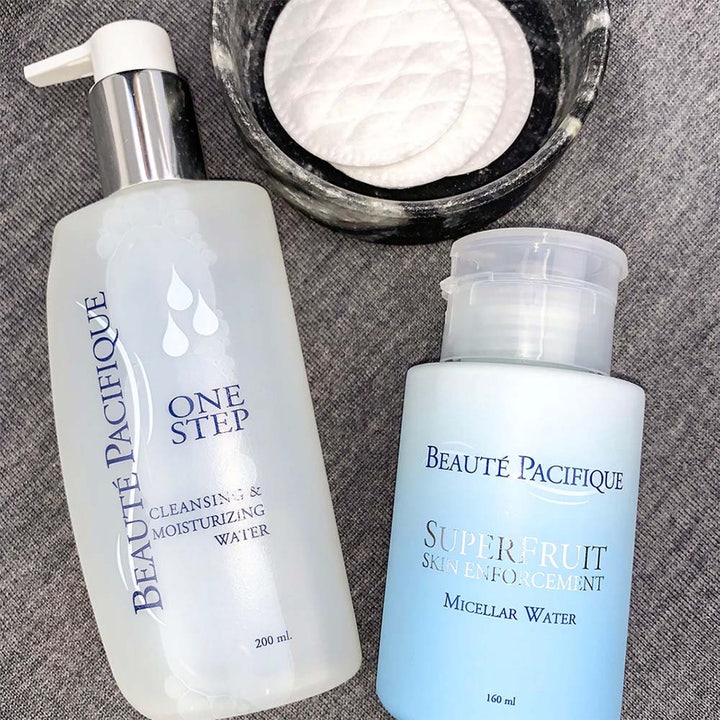 Beauté Pacifique One Step Cleansing & Moisturizing Water 200 ml toner der renser huden i frostet pumpeflaske med vatrondeller