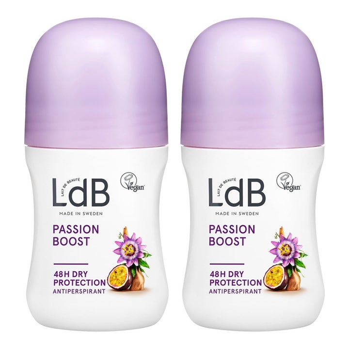 LdB Passion Boost 2-pak antiperspirant giver 48 timers tørhed i hvide roll-on flasker med lyse lilla låg