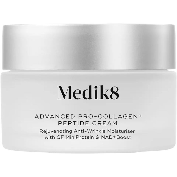Medik8 Advanced Pro-Collagen+ Peptide Cream foryngende ansigtscreme i frostet hvid glaskrukke med sølvfarvet låg
