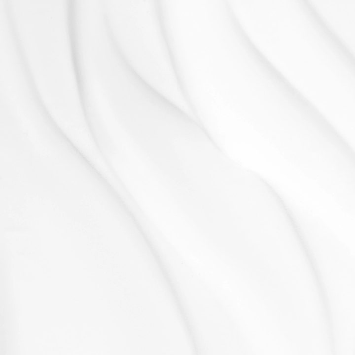 Dermalogica Intensive Moisture Cleanser 150 ml fugtgivende rens med en hvid cremet tekstur i bløde bølger