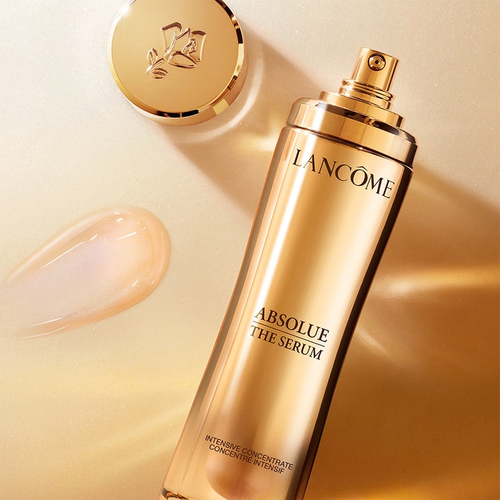 Lancôme Absolue The Serum 30 ml fornyende ansigtsserum i guldflaske med en perlemorsskinnende tekstur