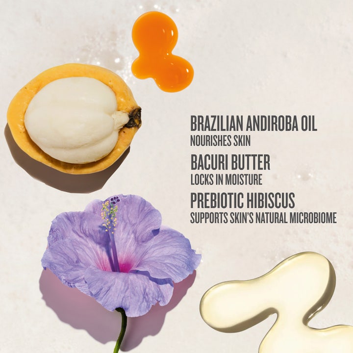 Sol de Janeiro Delicia Drench Shower Oil 385 ml fugtgivende badeolie med lilla blomster og gylden tekstur.