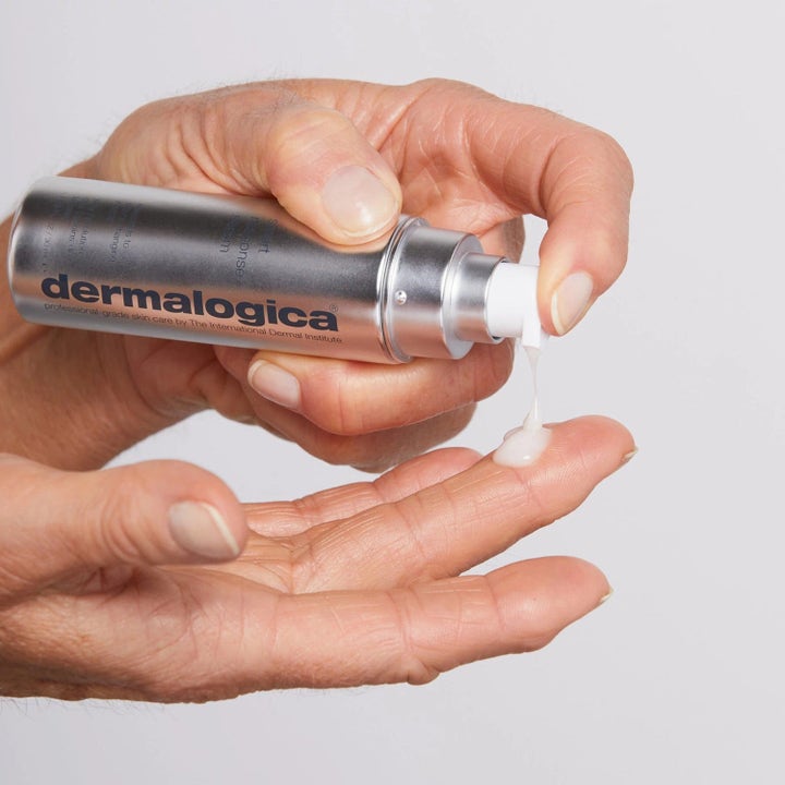 Dermalogica Smart Response Serum 30 ml fugtgivende hudpleje vist som hvid creme fra sølvfarvet pumpeflaske