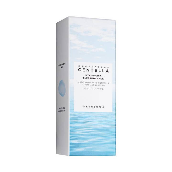 SKIN1004 Madagascar Centella Hyalu-Cica Sleeping Pack 30 ml fugtgivende natmaske i hvid æske med blåt havprint