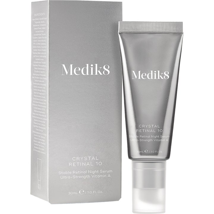 Medik8 Crystal Retinal 10 30 ml natserum mod rynker i sølvfarvet tube med tilhørende æske