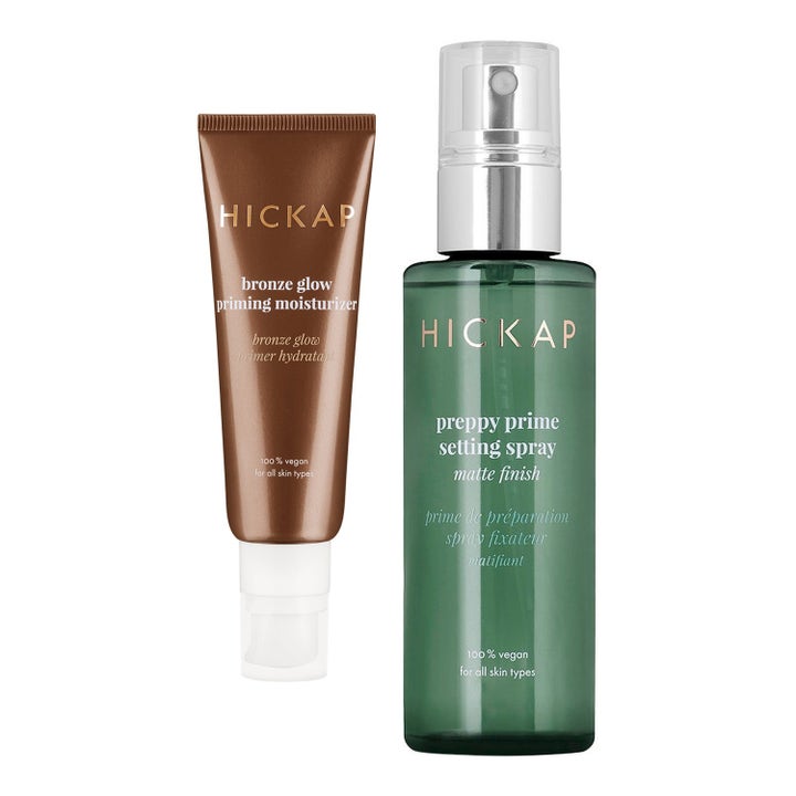 HICKAP Bronze Glow Priming Moisturizer og Preppy Prime Setting Spray giver glød og mat finish i brun tube og grøn sprayflaske