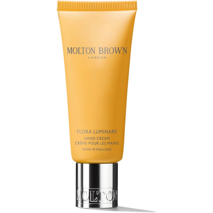 Molton Brown Flora Luminare 40 ml fugtgivende håndcreme i en solgul tube med et præget sølvfarvet låg