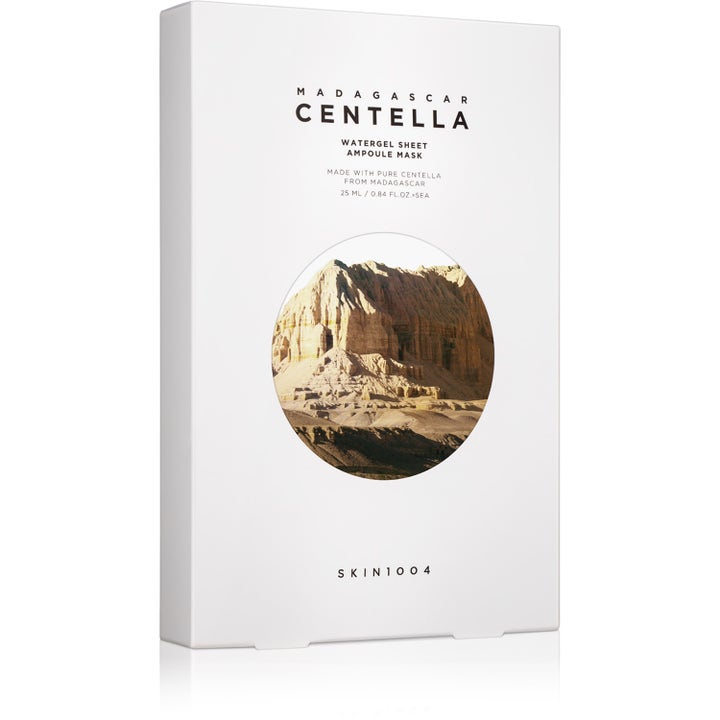 Skin1004 Madagascar Centella Watergel Sheet Ampoule Mask 5 stk beroligende ansigtsmaske i hvid æske med rundt bjergmotiv