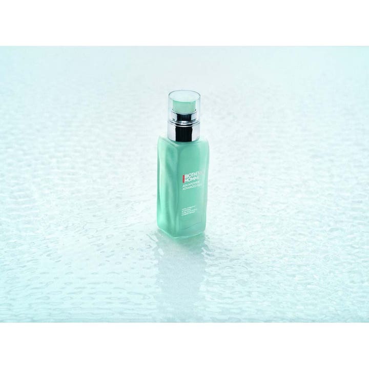 Biotherm Homme Aquapower Advanced Moisturizing Gel 100 ml fugtgivende ansigtsgel i turkis flakon på våd overflade