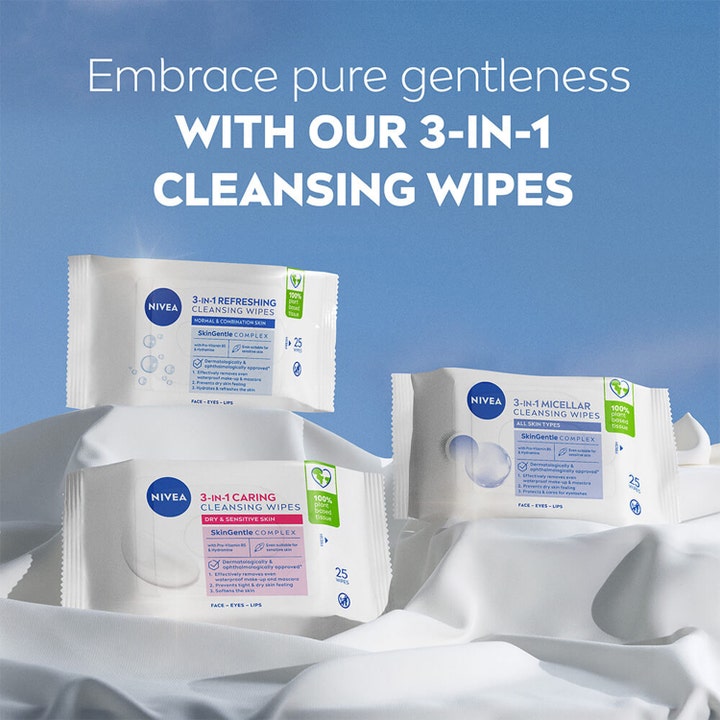 NIVEA Gentle Cleansing Wipes 25 stk sminkefjerner i hvid emballage på en blød hvid baggrund under en blå himmel