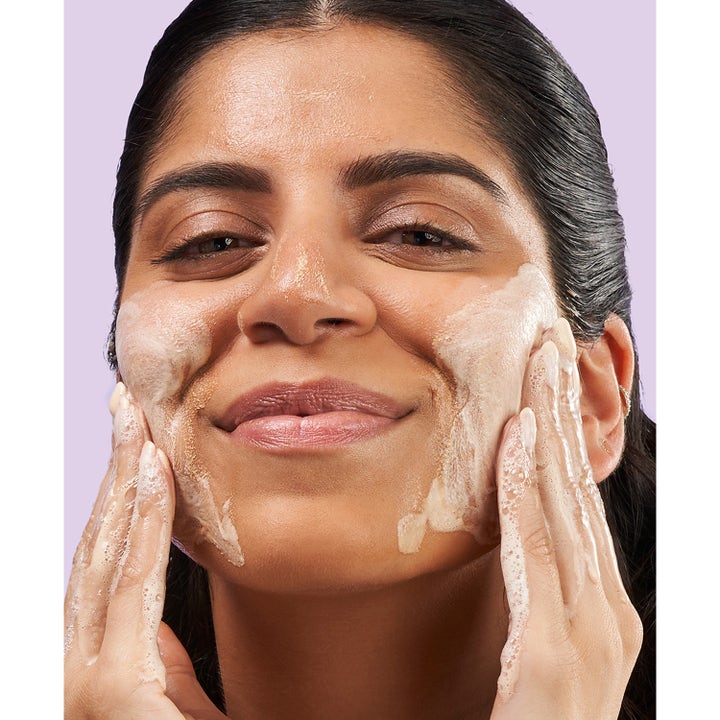 Exuviance 3-1 Clarifying Cleanser 212 ml eksklusiv ansigtsrens der påføres som et cremet skum for en ren hud