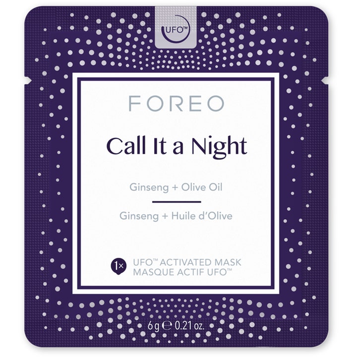 FOREO UFO Call It a Night 6g nærende ansigtsmaske med ginseng og olivenolie i mørklilla sachet.