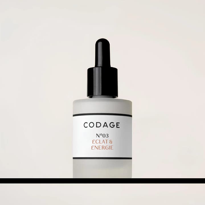 Codage Paris The Serum N°03 Radiance & Energy 30 ml glødgivende serum i frostet glasflaske med sort pipette
