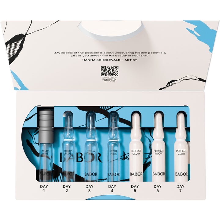 Babor Hydra Glow 14 ml fugtgivende serum med syv klare og hvide ampuller i en hvid æske med blå detaljer.