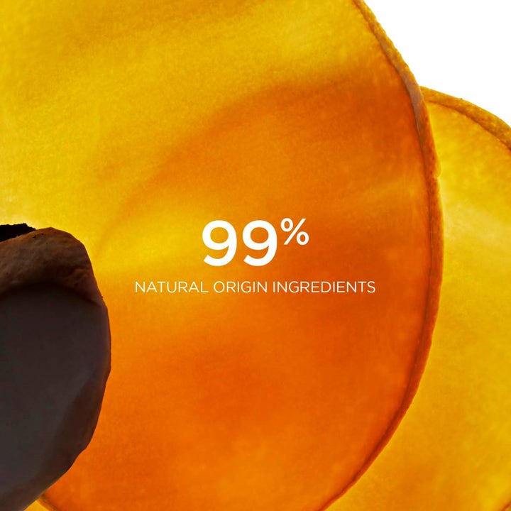 Clarins Comfort Scrub 50 ml ansigtsskrub med 99% naturlige ingredienser vist med orange frugtskiver
