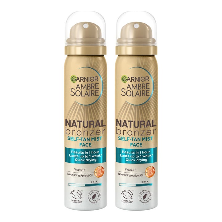To Garnier Ambre Solaire Natural Bronzer Self-Tan Mist 75 ml ansigtsspray giver en naturlig glød i sprayflasker.