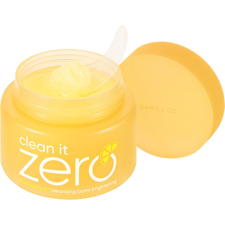 Banila Co Clean It Zero Cleansing Balm Brightening 100 ml ansigtsrens i gul krukke med cremet gul tekstur og spatel