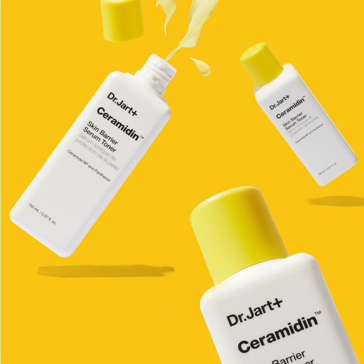 Dr.Jart+ Ceramidin Skin Barrier Serum Toner 150 ml styrkende toner med ceramider og cremet tekstur på gul baggrund.