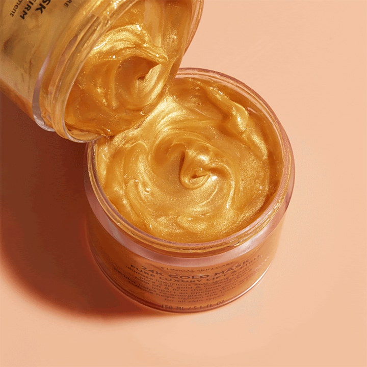 Peter Thomas Roth 24k Gold Mask 150 ml ansigtsmaske med en cremet og glimtende guldtekstur i en gennemsigtig krukke