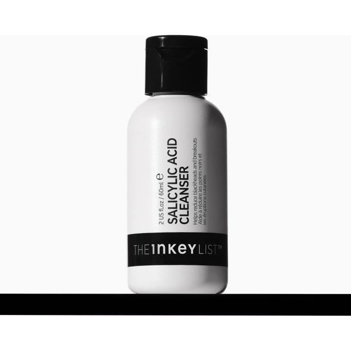 The INKEY List Salicylic Acid Cleanser 60 ml ansigtsrens mod urenheder i hvid flaske med sort vippelåg.