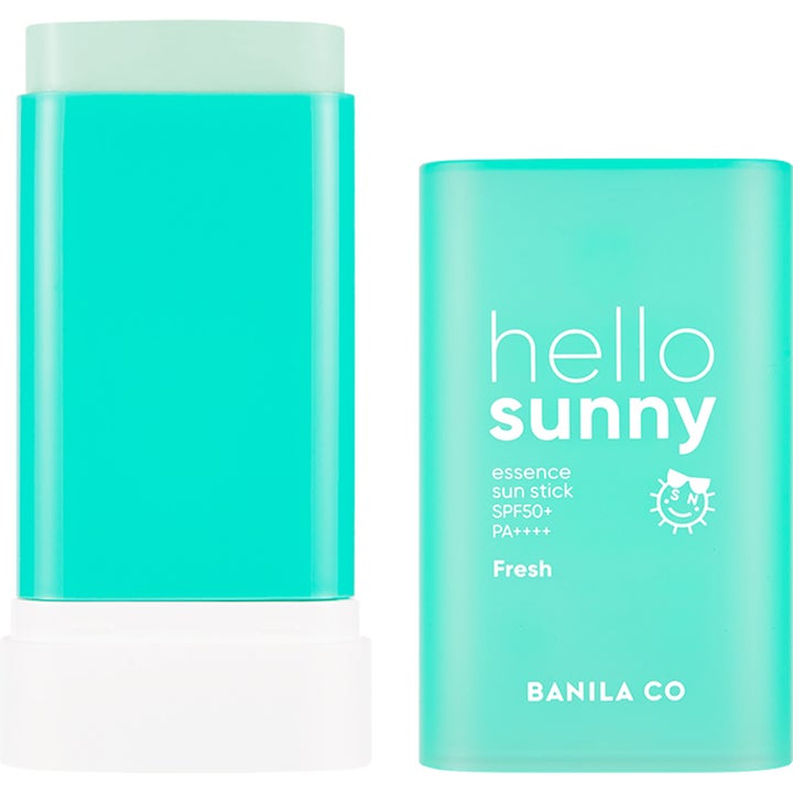 Banila Co Hello Sunny Essence Sun Stick 18,5 g solcreme til ansigtet i turkis hylster med lysegrøn stift og SPF50+