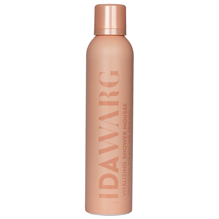 Ida Warg Vitalizing Shower Mousse 200 ml opfriskende kropspleje i en ferskenfarvet mat spraydåse med matchende låg