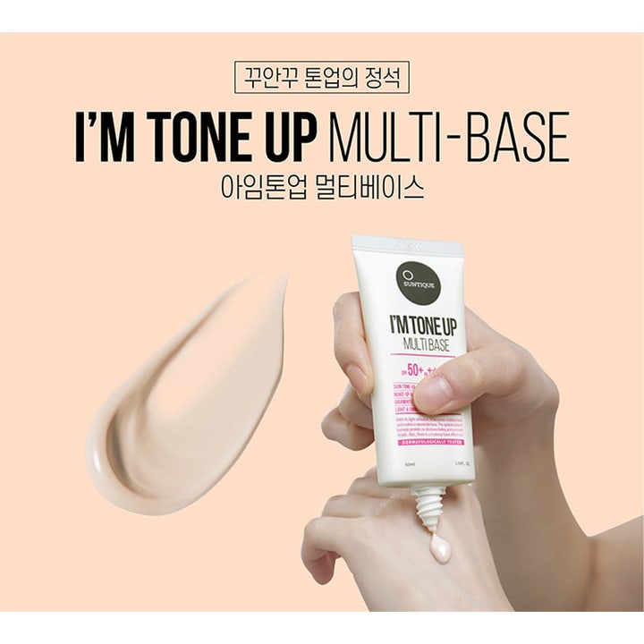Suntique I'm Tone Up Multi Base 50 ml solcreme giver jævn hudtone vist som hvid tube og lyserød cremet tekstur.