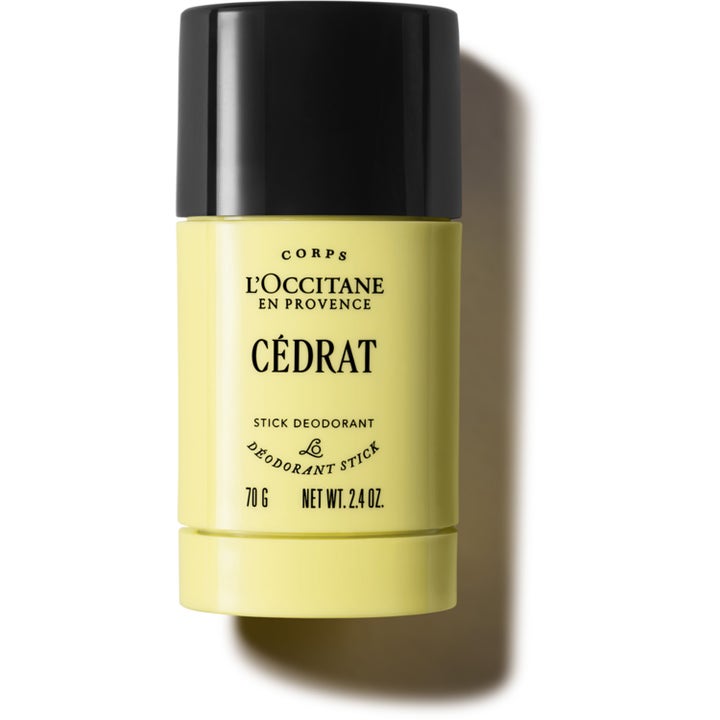 L'Occitane Cédrat 75 g deodorant stick mod lugt i en gul emballage med sort låg