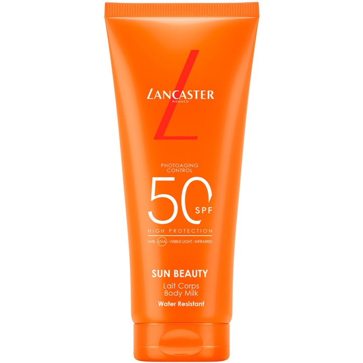 Lancaster Sun Beauty Body Milk SPF 50 beskyttende solcreme i en klar orange tube der modvirker fotoaldring.