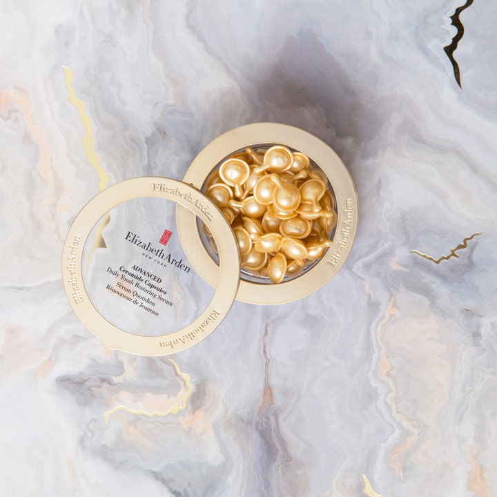 Elizabeth Arden Advanced Ceramide Daily Youth Restoring Serum 60 kapsler genopbyggende serum i åben gulddåse