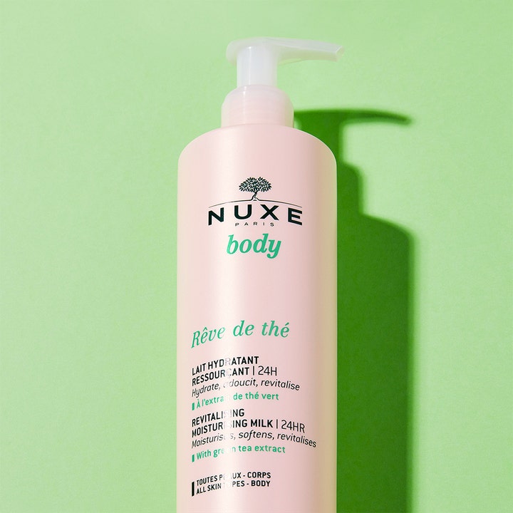Nuxe Body Rêve de Thé 400 ml fugtgivende bodylotion i lyserød pumpeflaske med grøn te-ekstrakt