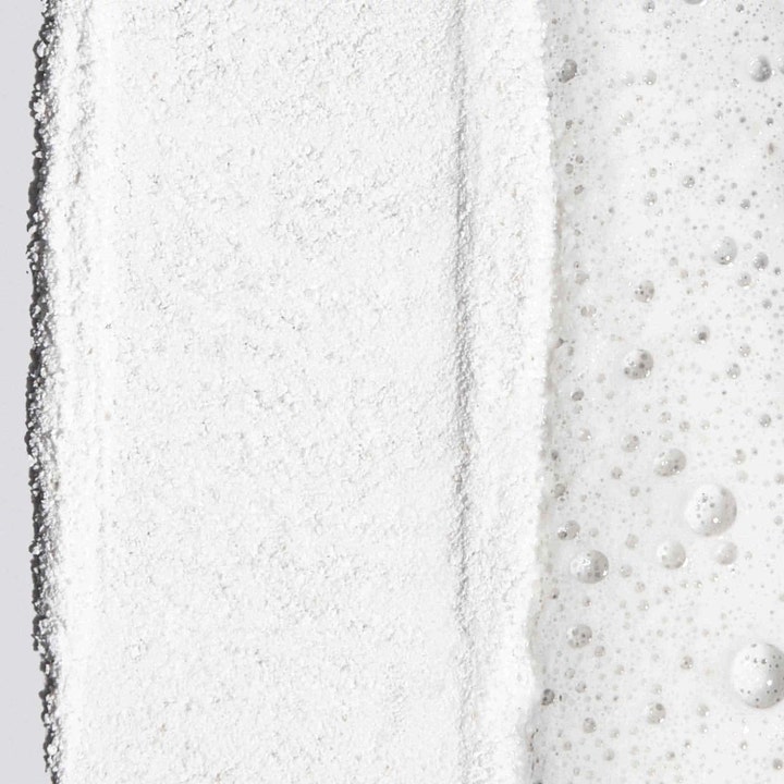 Dermalogica Daily Microfoliant 13 g peeling giver glød med sin fine hvide pulvertekstur og luftige skum.