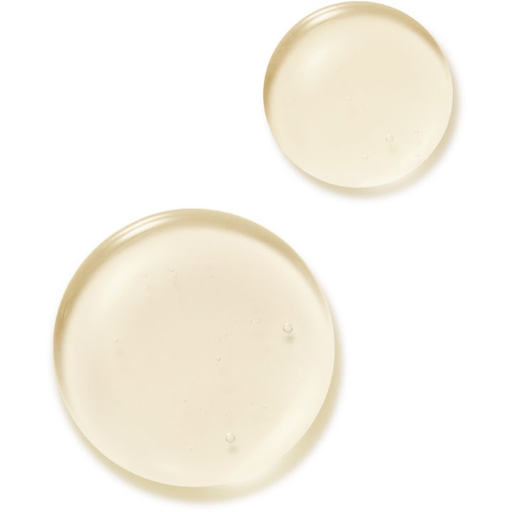 I'm From Licorice Soothing Ampoule 30 ml beroligende serum med en klar lysegul flydende tekstur og små bobler