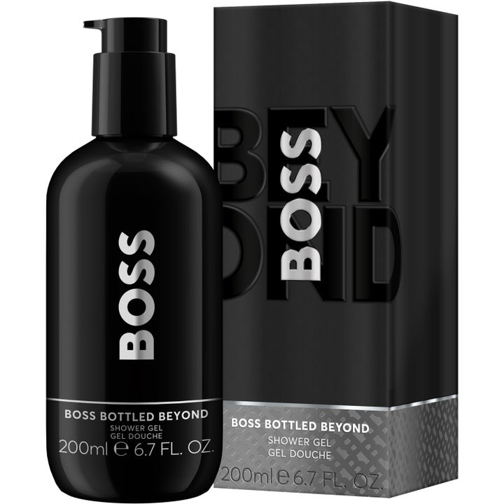 Hugo Boss Bottled Beyond 200 ml shower gel i sort pumpeflaske med matchende æske som renser huden.