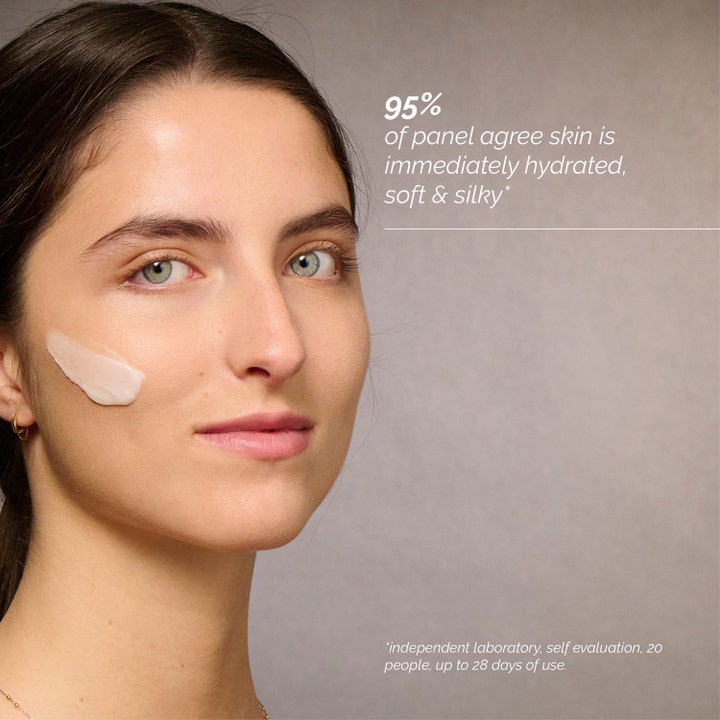 Skin Regimen Tripeptide Gel Cream 50 ml fugtgivende dagcreme på kind og tekst om 95% hydreret hud