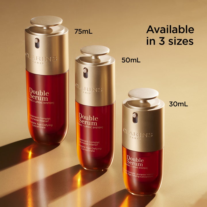 Clarins Double Serum 30ml 50ml og 75ml anti-age serum vist i tre størrelser med guldlåg og ravfarvede flasker