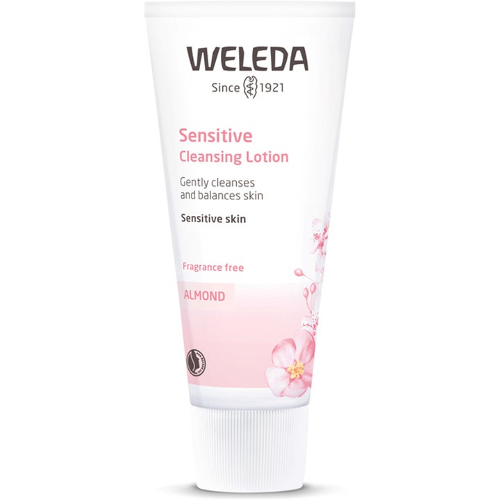 Weleda Sensitive Cleansing Lotion beroligende ansigtsrens i hvid tube med lyserøde mandelblomster og hvidt skruelåg