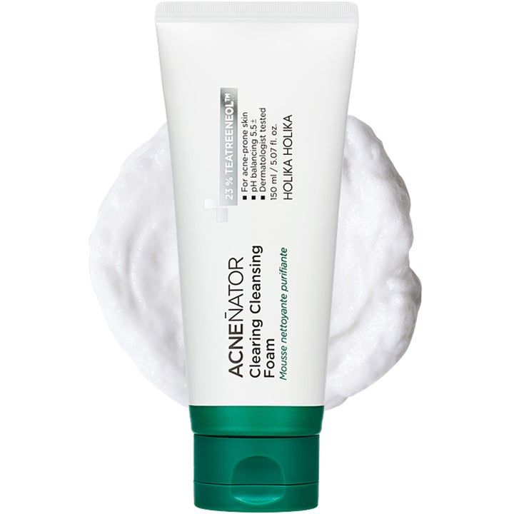 Holika Holika Acnenator Clearing Cleansing Foam 150 ml mod uren hud i hvid tube med grønt låg og cremet skum