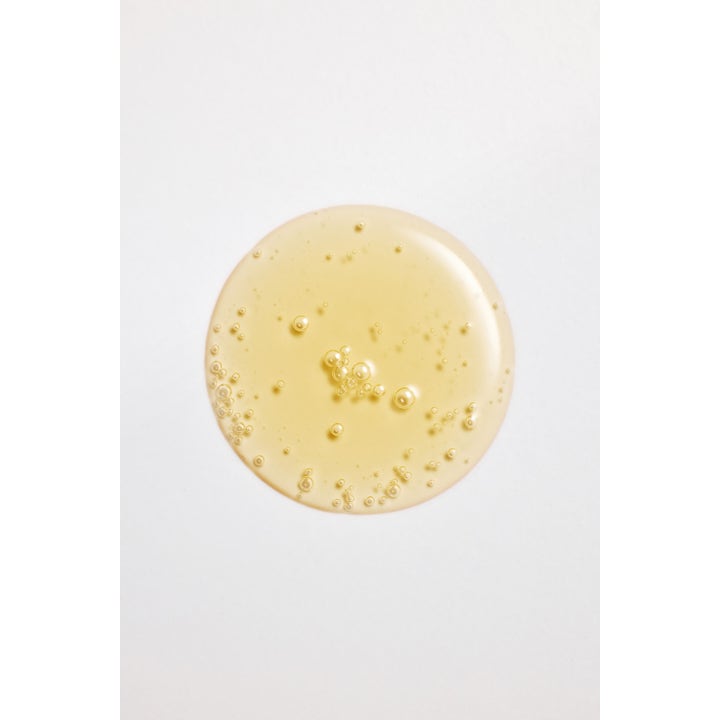 Some By Mi Galactomyces Pure Vitamin C Glow Serum 30 ml ansigtsserum med en let gul og boblende tekstur for glød