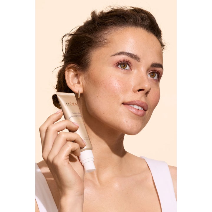 Hickap Honey Glow Priming Moisturizer 50 ml fugtgivende ansigtscreme i guld tube giver huden en sund glød.
