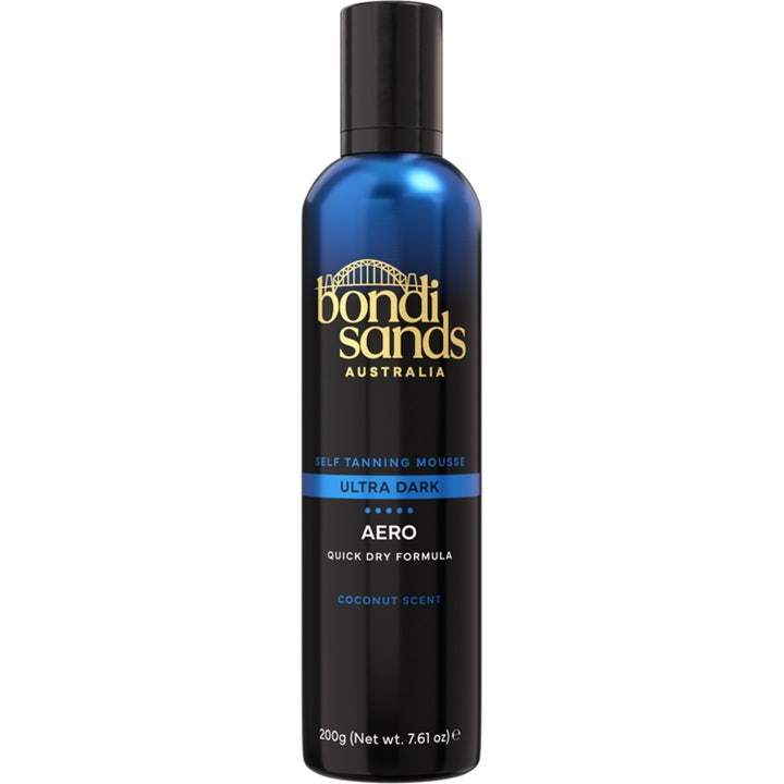 Bondi Sands Aero Self Tanning Foam Ultra Dark 225ml selvbruner giver intens glød i sort flaske med blå neonelementer.