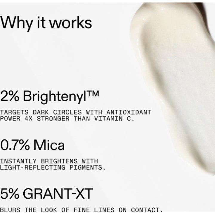 The INKEY List Brighten-i Eye Cream 15 ml lysnende øjencreme i hvid tube med en klat creme på applikatoren.