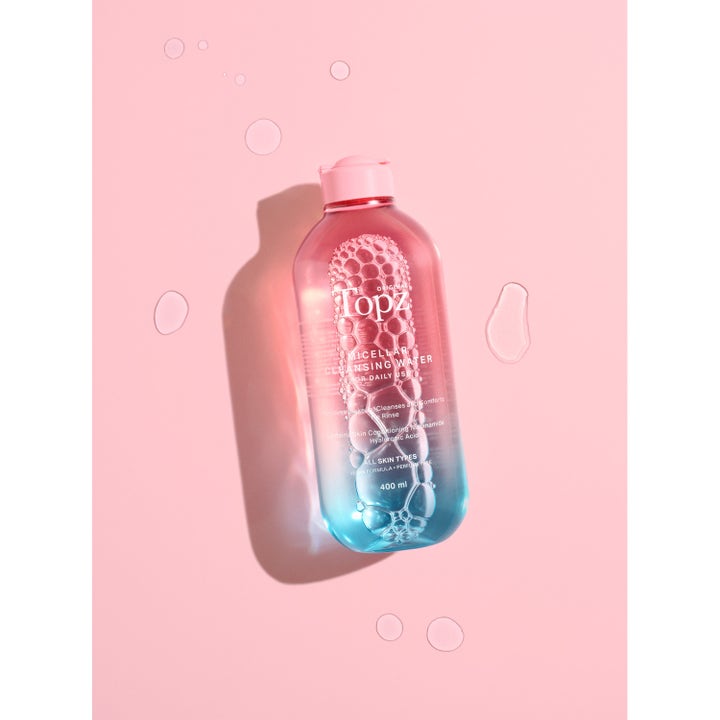 Topz Daily Micellar Cleansing Water 400 ml rensende ansigtsvand med niacinamid i lyserød og blå flaske med bobler